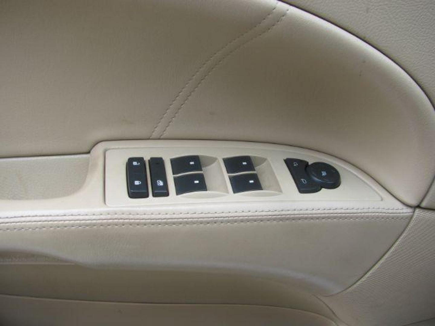 2009 White Buick Lucerne SEDAN 4-DR (1G4HD57M49U) with an 3.9L V6 OHV 12V engine, 4-Speed Automatic transmission, located at 2443 Albert Pike, Hot Springs, AR, 71913, (501) 623-6255, 34.492222, -93.109993 - Photo#10
