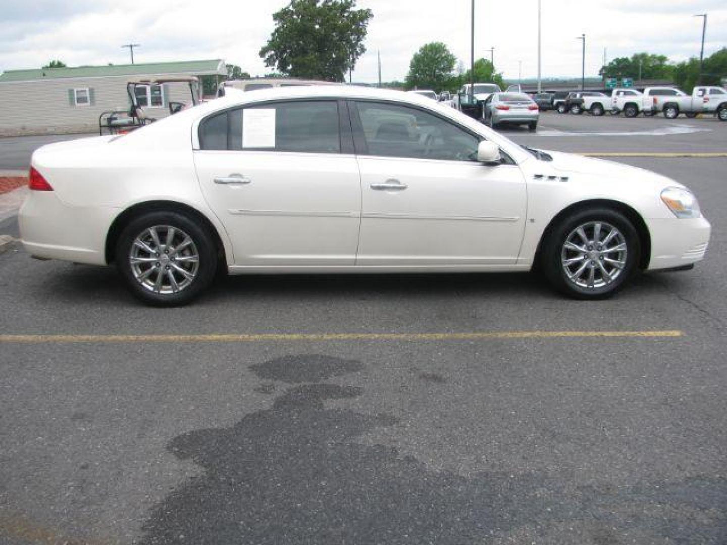 2009 White Buick Lucerne SEDAN 4-DR (1G4HD57M49U) with an 3.9L V6 OHV 12V engine, 4-Speed Automatic transmission, located at 2443 Albert Pike, Hot Springs, AR, 71913, (501) 623-6255, 34.492222, -93.109993 - Photo#4