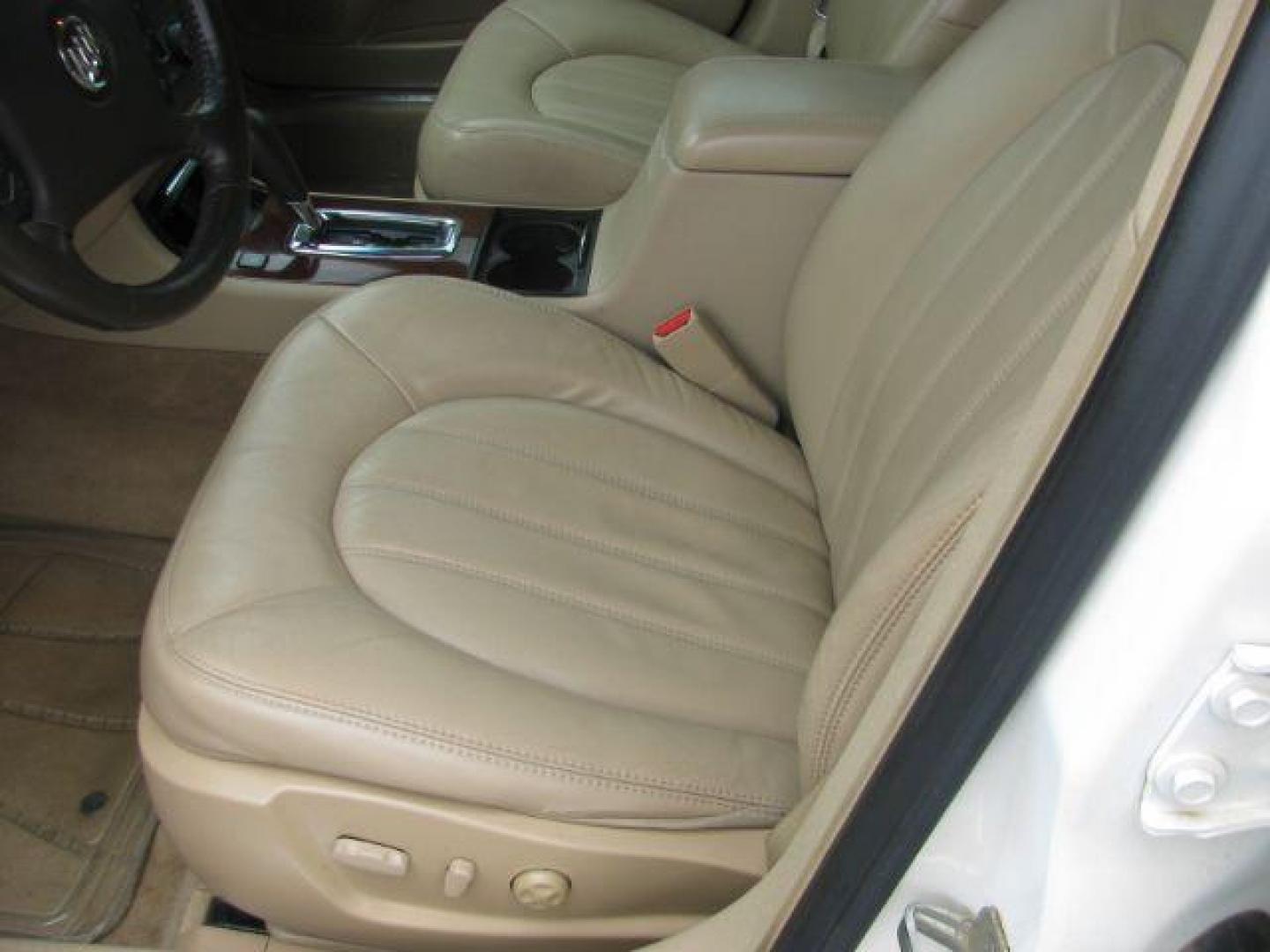 2009 White Buick Lucerne SEDAN 4-DR (1G4HD57M49U) with an 3.9L V6 OHV 12V engine, 4-Speed Automatic transmission, located at 2443 Albert Pike, Hot Springs, AR, 71913, (501) 623-6255, 34.492222, -93.109993 - Photo#8