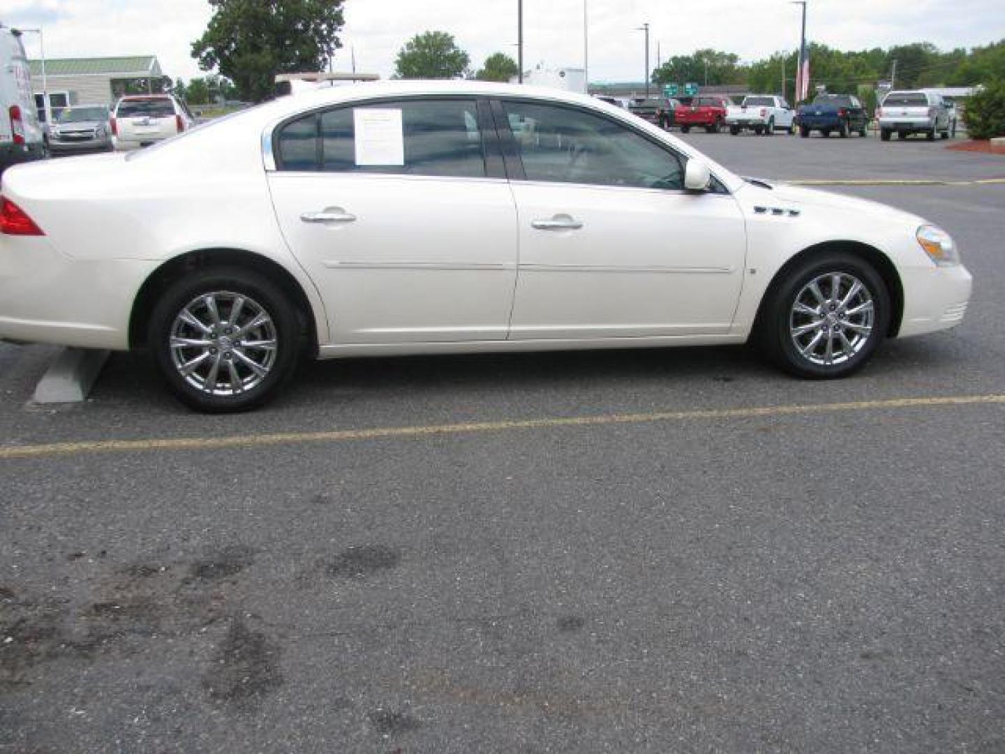 2009 White Buick Lucerne CXL1 (1G4HD57M49U) with an 3.9L V6 OHV 12V engine, 4-Speed Automatic transmission, located at 2443 Albert Pike, Hot Springs, AR, 71913, (501) 623-6255, 34.492222, -93.109993 - ALL LISTED FEATURES MAY NOT BE AVAILABLE!!!! - Photo#4