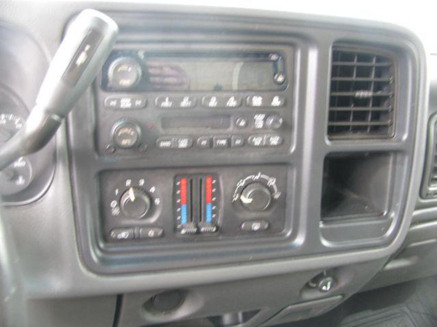 2005 Pewter Chevrolet Silverado 1500 LS Long Bed 4WD (1GCEK14T55Z) with an 5.3L V8 OHV 16V engine, located at 2443 Albert Pike, Hot Springs, AR, 71913, (501) 623-6255, 34.492222, -93.109993 - ALL LISTED FEATURES MAY NOT BE AVAILABLE!!!! - Photo#9