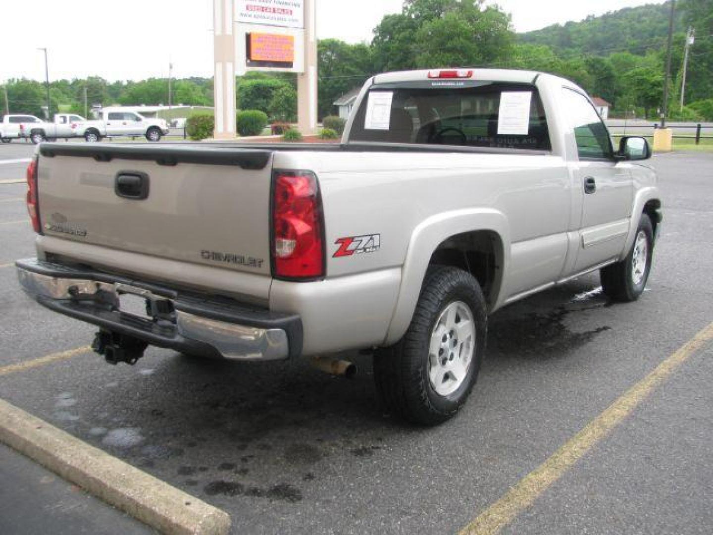 2005 Pewter Chevrolet Silverado 1500 LS Long Bed 4WD (1GCEK14T55Z) with an 5.3L V8 OHV 16V engine, located at 2443 Albert Pike, Hot Springs, AR, 71913, (501) 623-6255, 34.492222, -93.109993 - ALL LISTED FEATURES MAY NOT BE AVAILABLE!!!! - Photo#4