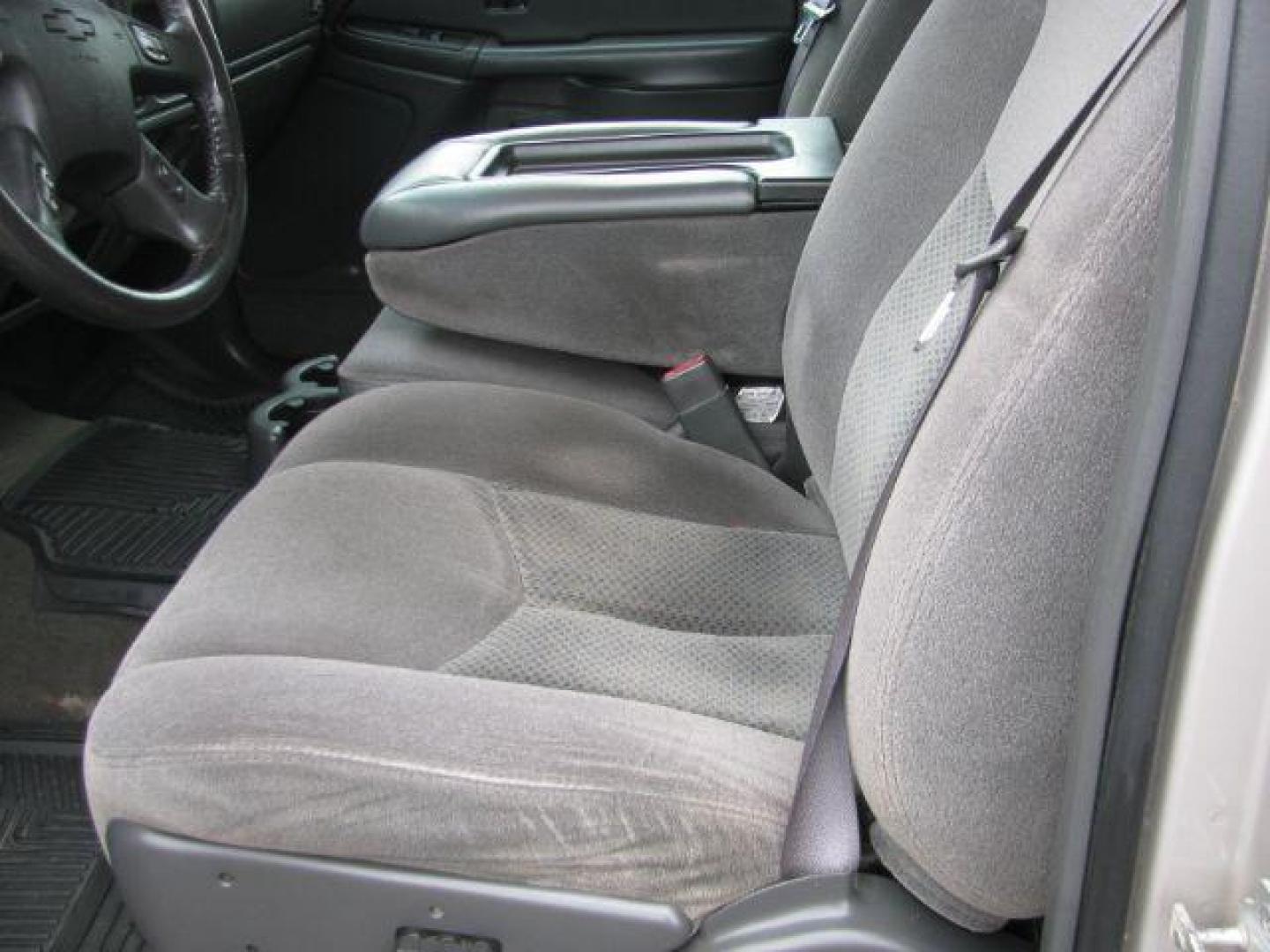 2005 Pewter Chevrolet Silverado 1500 LS Long Bed 4WD (1GCEK14T55Z) with an 5.3L V8 OHV 16V engine, located at 2443 Albert Pike, Hot Springs, AR, 71913, (501) 623-6255, 34.492222, -93.109993 - ALL LISTED FEATURES MAY NOT BE AVAILABLE!!!! - Photo#8