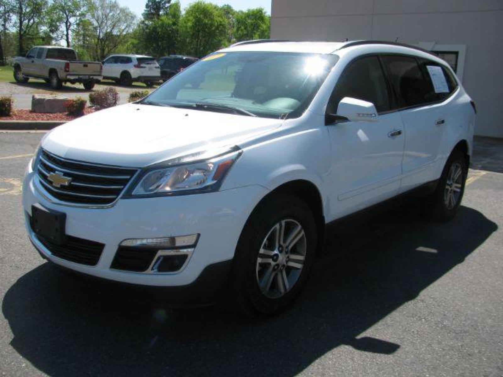 2017 White Chevrolet Traverse 1LT FWD (1GNKRGKD4HJ) with an 3.6L V6 DOHC 24V engine, 6-Speed Automatic transmission, located at 2443 Albert Pike, Hot Springs, AR, 71913, (501) 623-6255, 34.492222, -93.109993 - ALL LISTED FEATURES MAY NOT BE AVAILABLE!!!! - Photo #5