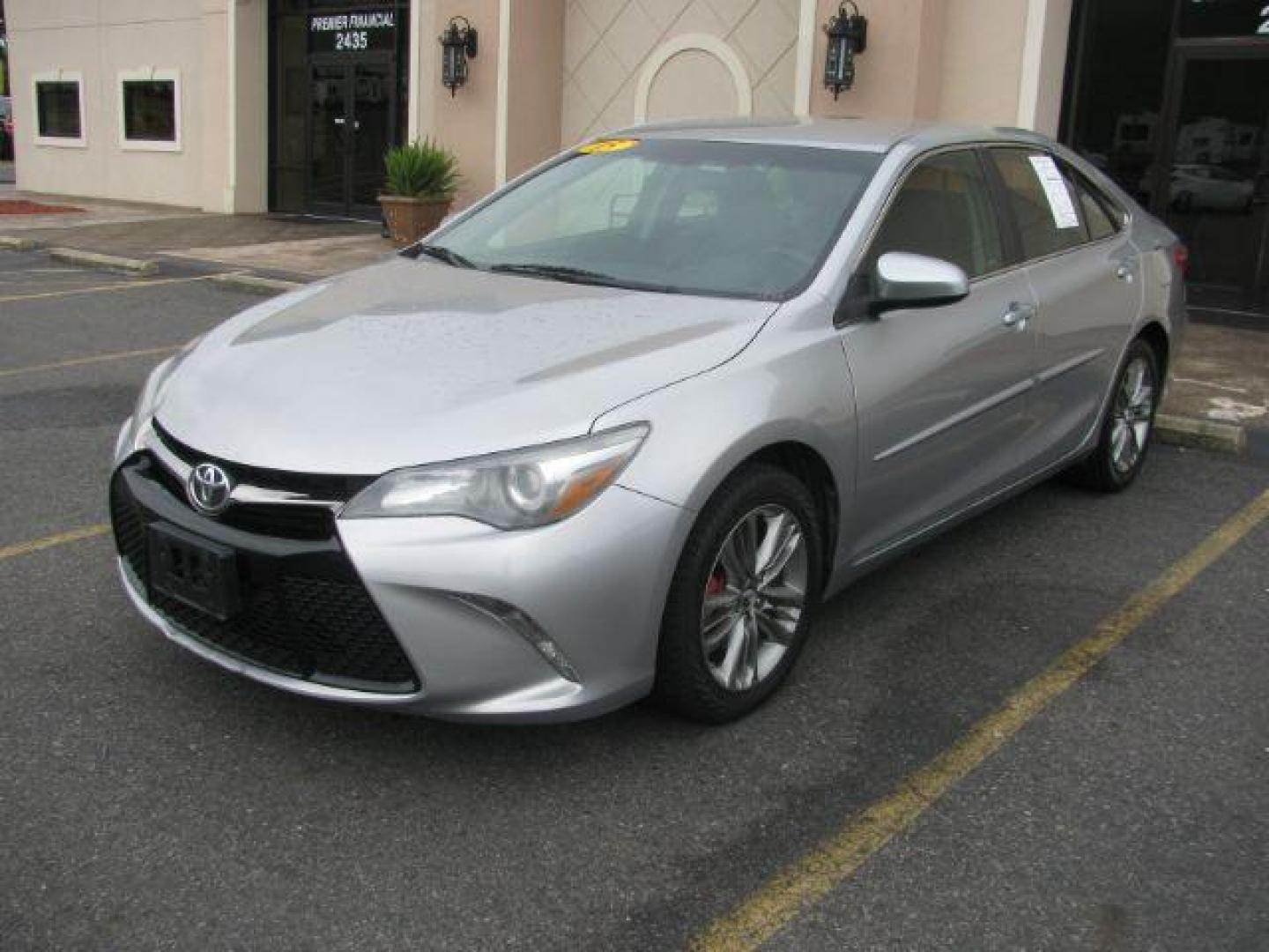 2015 Silver Toyota Camry SE (4T1BF1FKXFU) with an 2.5L L4 DOHC 16V engine, 6-Speed Automatic transmission, located at 2443 Albert Pike, Hot Springs, AR, 71913, (501) 623-6255, 34.492222, -93.109993 - ALL LISTED FEATURES MAY NOT BE AVAILABLE!!!! - Photo#0
