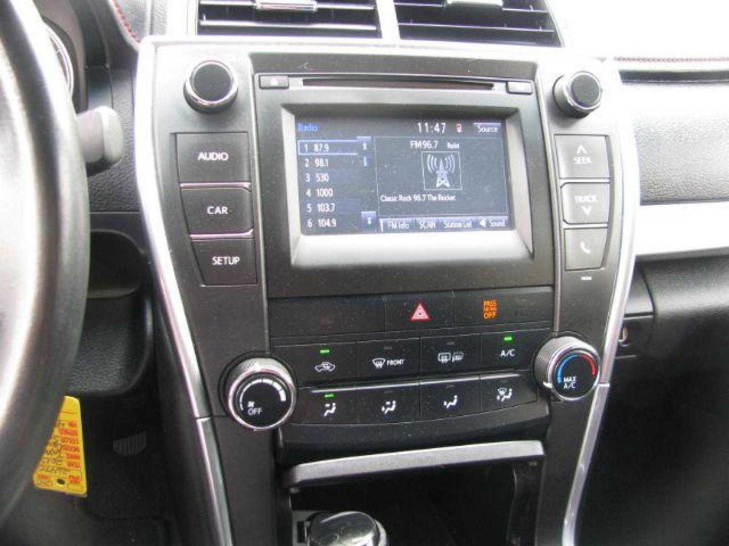 2015 Silver Toyota Camry SE (4T1BF1FKXFU) with an 2.5L L4 DOHC 16V engine, 6-Speed Automatic transmission, located at 2443 Albert Pike, Hot Springs, AR, 71913, (501) 623-6255, 34.492222, -93.109993 - ALL LISTED FEATURES MAY NOT BE AVAILABLE!!!! - Photo#9