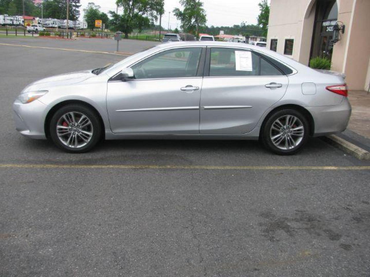 2015 Silver Toyota Camry SE (4T1BF1FKXFU) with an 2.5L L4 DOHC 16V engine, 6-Speed Automatic transmission, located at 2443 Albert Pike, Hot Springs, AR, 71913, (501) 623-6255, 34.492222, -93.109993 - ALL LISTED FEATURES MAY NOT BE AVAILABLE!!!! - Photo#1