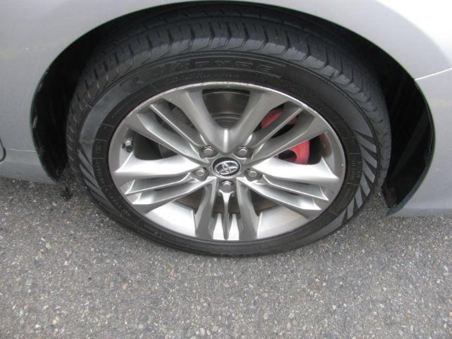 2015 Silver Toyota Camry SE (4T1BF1FKXFU) with an 2.5L L4 DOHC 16V engine, 6-Speed Automatic transmission, located at 2443 Albert Pike, Hot Springs, AR, 71913, (501) 623-6255, 34.492222, -93.109993 - ALL LISTED FEATURES MAY NOT BE AVAILABLE!!!! - Photo#6