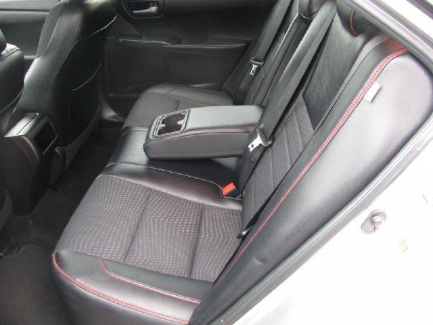 2015 Silver Toyota Camry SE (4T1BF1FKXFU) with an 2.5L L4 DOHC 16V engine, 6-Speed Automatic transmission, located at 2443 Albert Pike, Hot Springs, AR, 71913, (501) 623-6255, 34.492222, -93.109993 - ALL LISTED FEATURES MAY NOT BE AVAILABLE!!!! - Photo#7