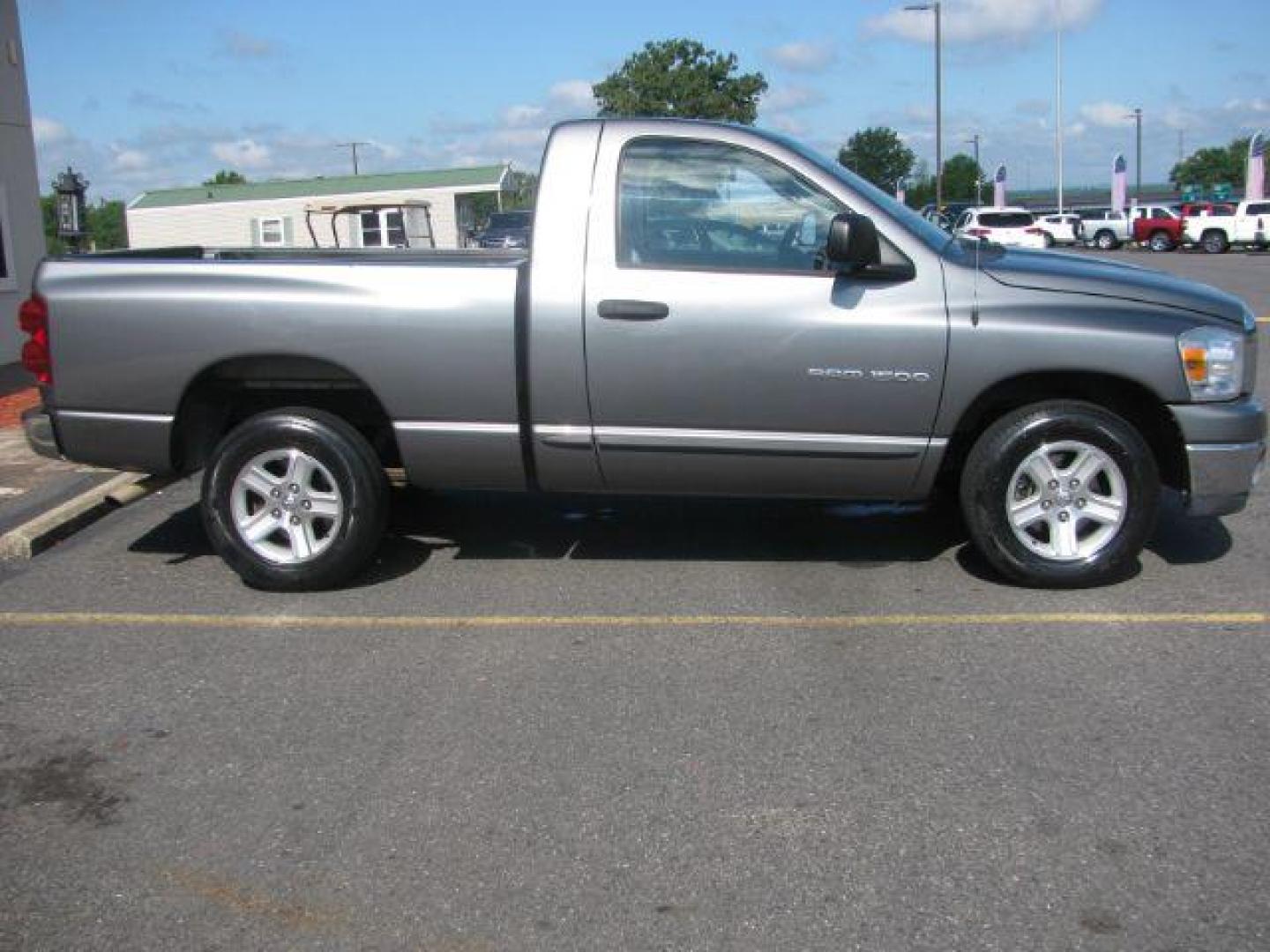 2007 Gray Dodge Ram 1500 ST 2WD (1D7HA16PX7J) with an 4.7L V8 SOHC 16V FFV engine, located at 2443 Albert Pike, Hot Springs, AR, 71913, (501) 623-6255, 34.492222, -93.109993 - Photo#1