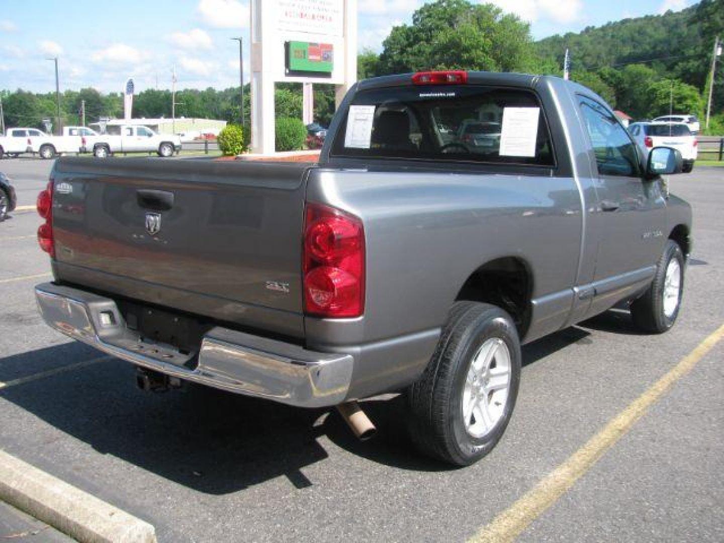 2007 Gray Dodge Ram 1500 ST 2WD (1D7HA16PX7J) with an 4.7L V8 SOHC 16V FFV engine, located at 2443 Albert Pike, Hot Springs, AR, 71913, (501) 623-6255, 34.492222, -93.109993 - Photo#2