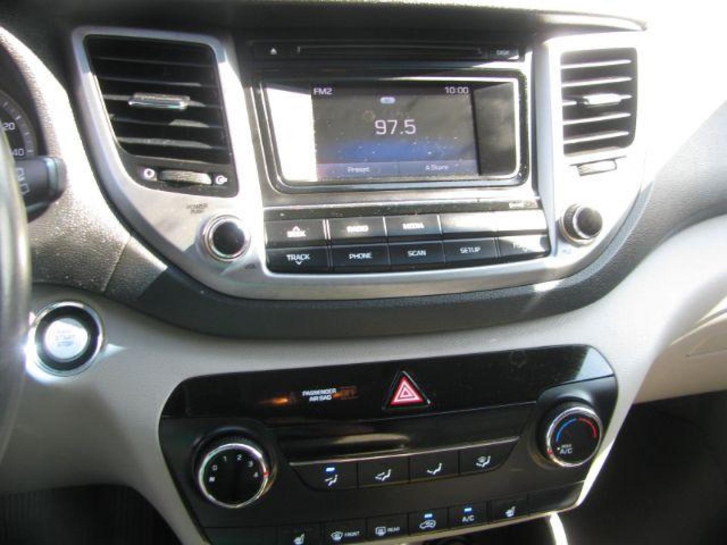 2016 White Hyundai Tucson Sport AWD (KM8J3CA29GU) with an 1.6L L4 DOHC 16V engine, 7-Speed Automatic transmission, located at 2443 Albert Pike, Hot Springs, AR, 71913, (501) 623-6255, 34.492222, -93.109993 - Photo#9