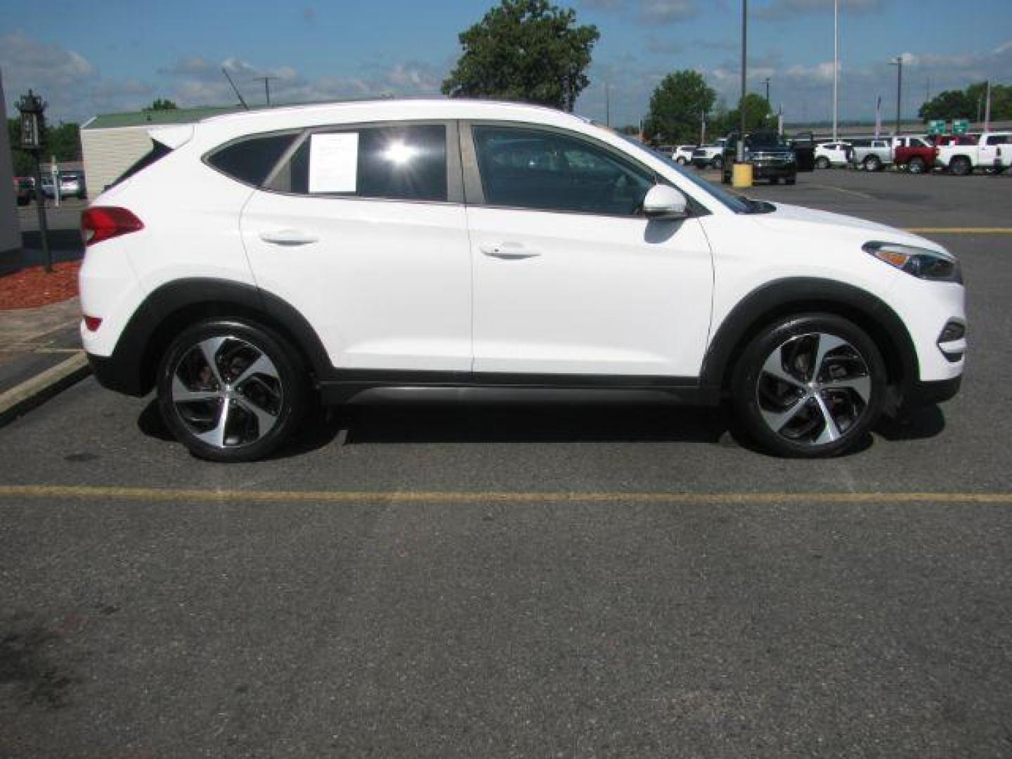2016 White Hyundai Tucson Sport AWD (KM8J3CA29GU) with an 1.6L L4 DOHC 16V engine, 7-Speed Automatic transmission, located at 2443 Albert Pike, Hot Springs, AR, 71913, (501) 623-6255, 34.492222, -93.109993 - Photo#1