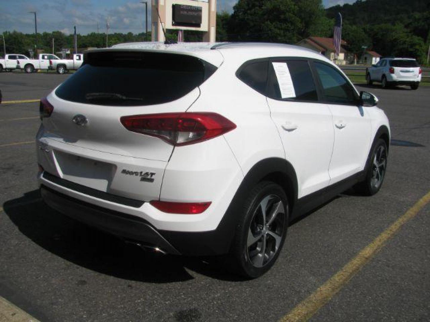 2016 White Hyundai Tucson Sport AWD (KM8J3CA29GU) with an 1.6L L4 DOHC 16V engine, 7-Speed Automatic transmission, located at 2443 Albert Pike, Hot Springs, AR, 71913, (501) 623-6255, 34.492222, -93.109993 - Photo#2