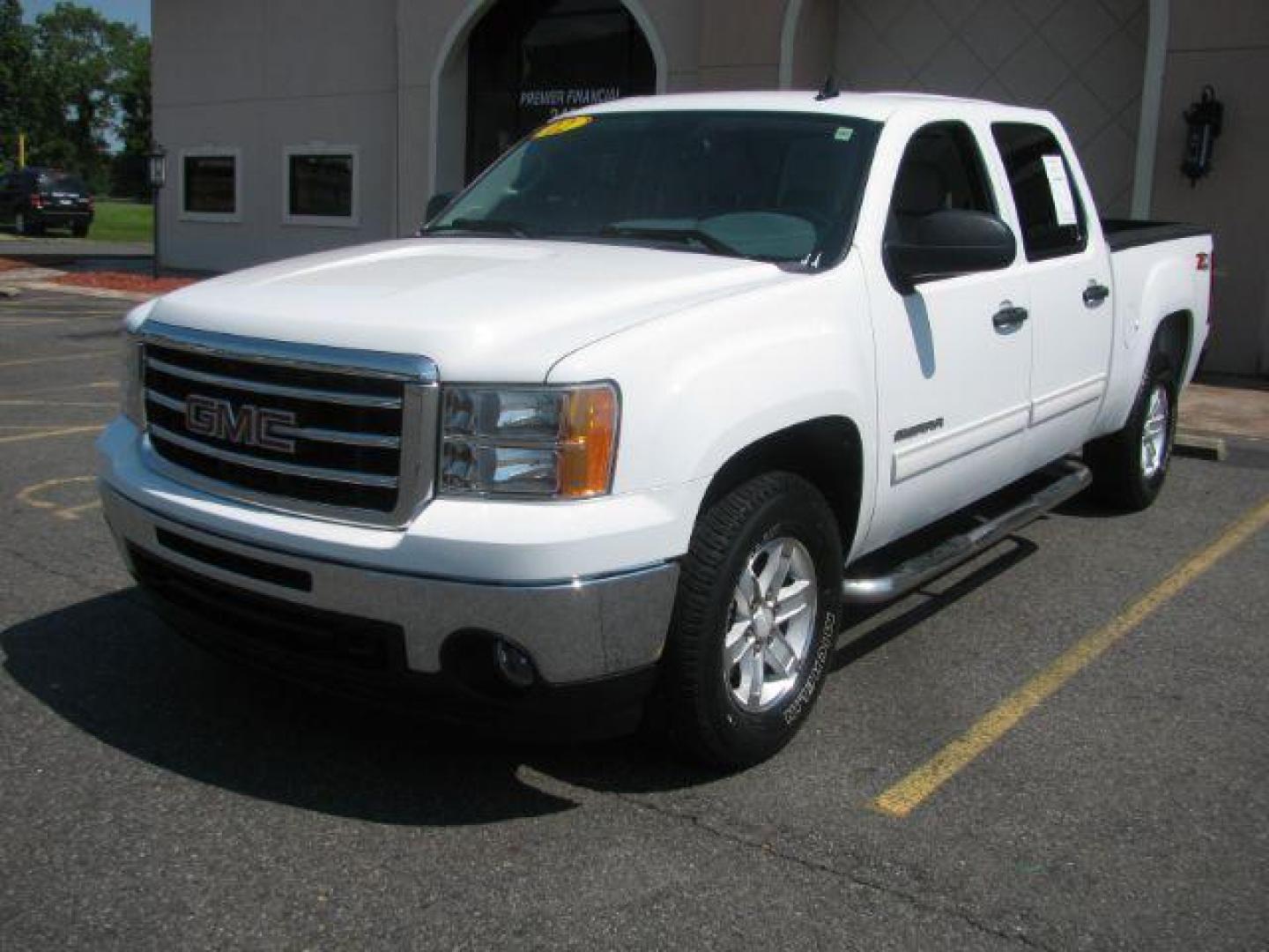 2012 White GMC Sierra 1500 SLE Crew Cab 4WD (3GTP2VE79CG) with an 5.3L V8 OHV 16V FFV engine, 6-Speed Automatic transmission, located at 2443 Albert Pike, Hot Springs, AR, 71913, (501) 623-6255, 34.492222, -93.109993 - Photo#0