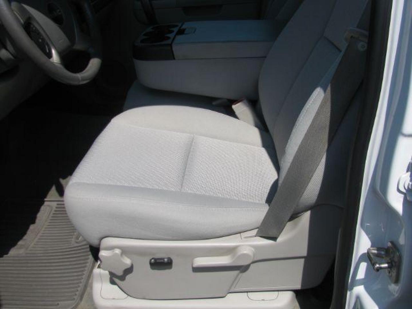 2012 White GMC Sierra 1500 SLE Crew Cab 4WD (3GTP2VE79CG) with an 5.3L V8 OHV 16V FFV engine, 6-Speed Automatic transmission, located at 2443 Albert Pike, Hot Springs, AR, 71913, (501) 623-6255, 34.492222, -93.109993 - Photo#9