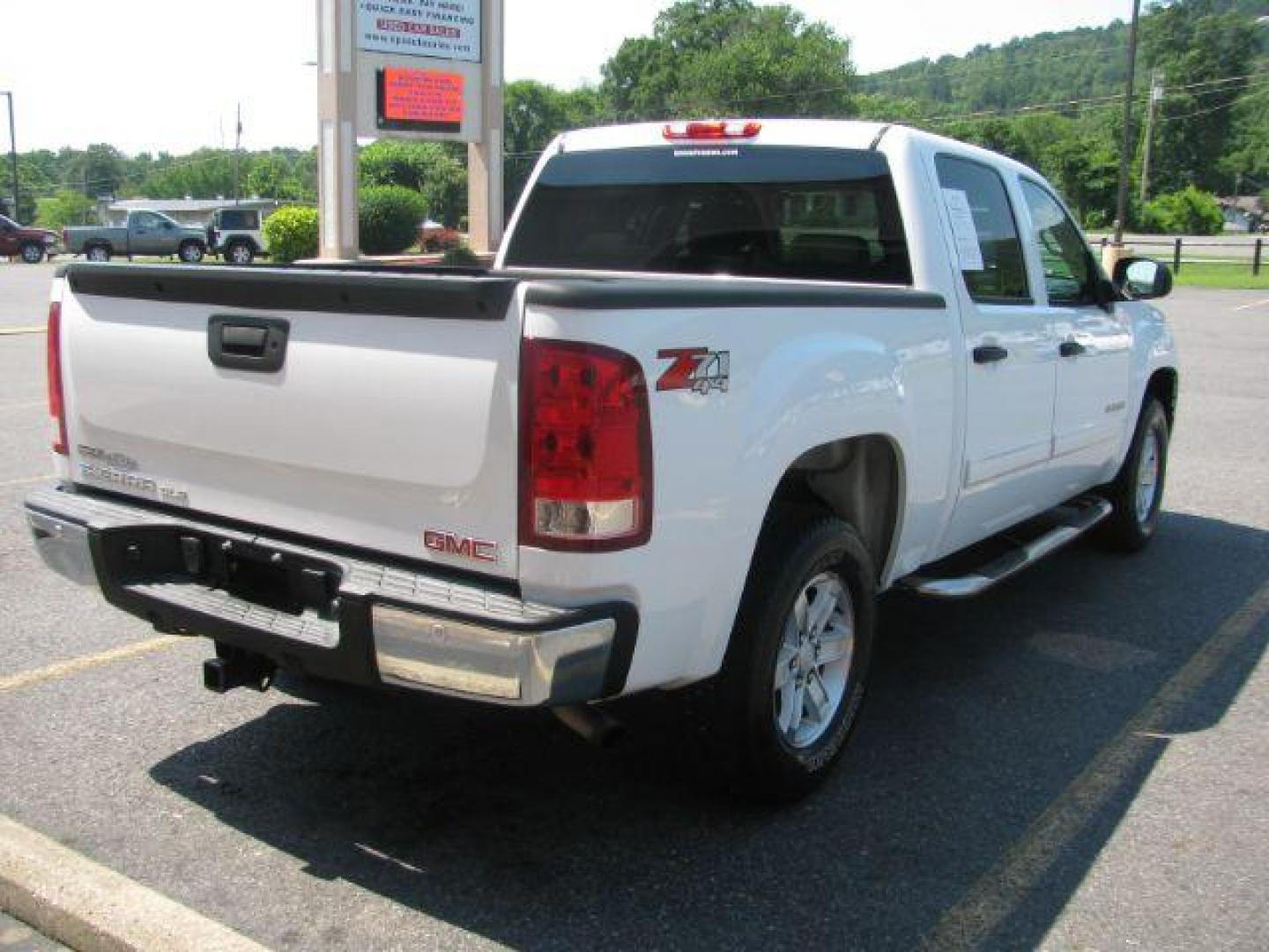 2012 White GMC Sierra 1500 SLE Crew Cab 4WD (3GTP2VE79CG) with an 5.3L V8 OHV 16V FFV engine, 6-Speed Automatic transmission, located at 2443 Albert Pike, Hot Springs, AR, 71913, (501) 623-6255, 34.492222, -93.109993 - Photo#4