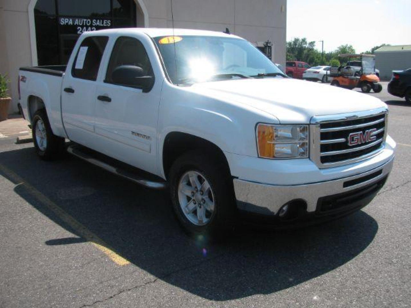 2012 White GMC Sierra 1500 SLE Crew Cab 4WD (3GTP2VE79CG) with an 5.3L V8 OHV 16V FFV engine, 6-Speed Automatic transmission, located at 2443 Albert Pike, Hot Springs, AR, 71913, (501) 623-6255, 34.492222, -93.109993 - Photo#6