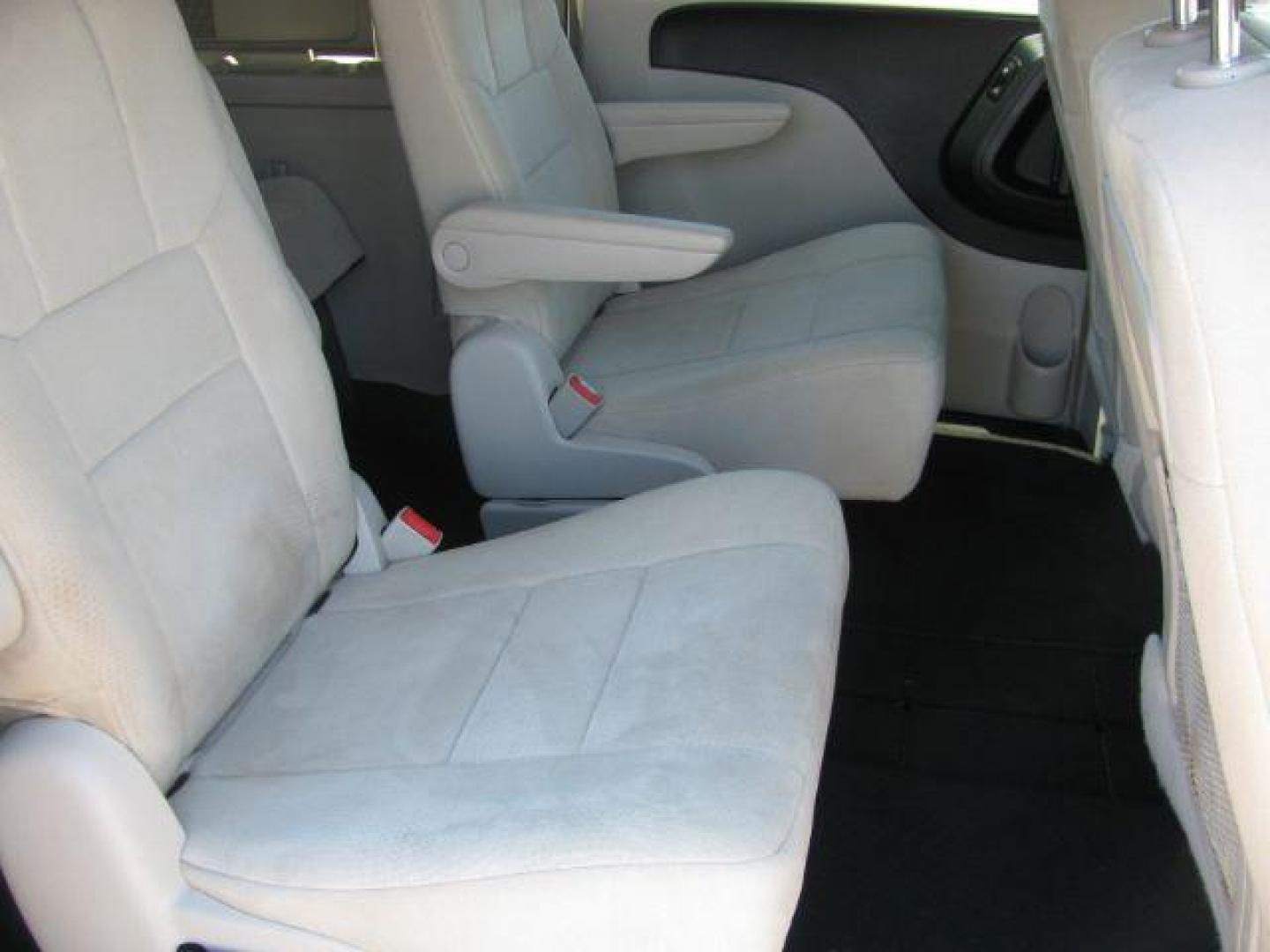 2011 Gold Chrysler Town and Country Touring (2A4RR5DG0BR) with an 3.6L V6 DOHC 24V engine, 6-Speed Automatic transmission, located at 2443 Albert Pike, Hot Springs, AR, 71913, (501) 623-6255, 34.492222, -93.109993 - Photo#7