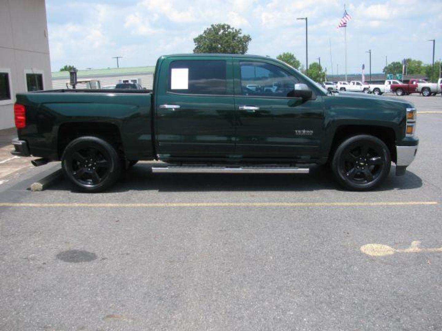 2015 Green Chevrolet Silverado 1500 LT Crew Cab 2WD (3GCPCREC4FG) with an 5.3L V8 OHV 16V engine, 6-Speed Automatic transmission, located at 2443 Albert Pike, Hot Springs, AR, 71913, (501) 623-6255, 34.492222, -93.109993 - Photo#1