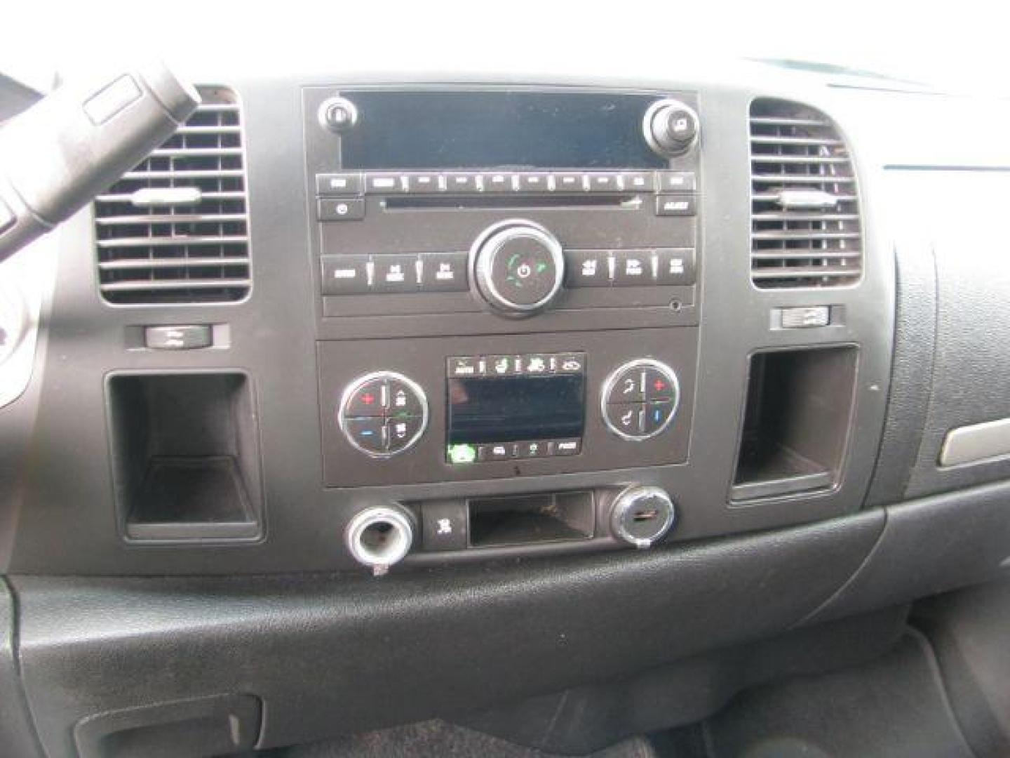 2011 Silver GMC Sierra 1500 SLE Ext. Cab 2WD (1GTR1VE02BZ) with an 5.3L V8 OHV 16V FFV engine, 6-Speed Automatic transmission, located at 2443 Albert Pike, Hot Springs, AR, 71913, (501) 623-6255, 34.492222, -93.109993 - Photo#10
