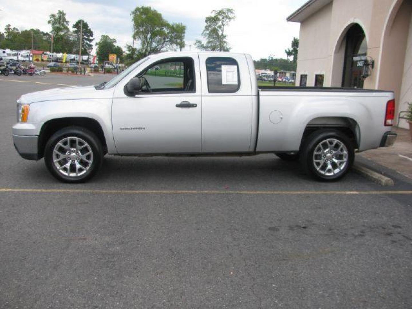 2011 Silver GMC Sierra 1500 SLE Ext. Cab 2WD (1GTR1VE02BZ) with an 5.3L V8 OHV 16V FFV engine, 6-Speed Automatic transmission, located at 2443 Albert Pike, Hot Springs, AR, 71913, (501) 623-6255, 34.492222, -93.109993 - Photo#1