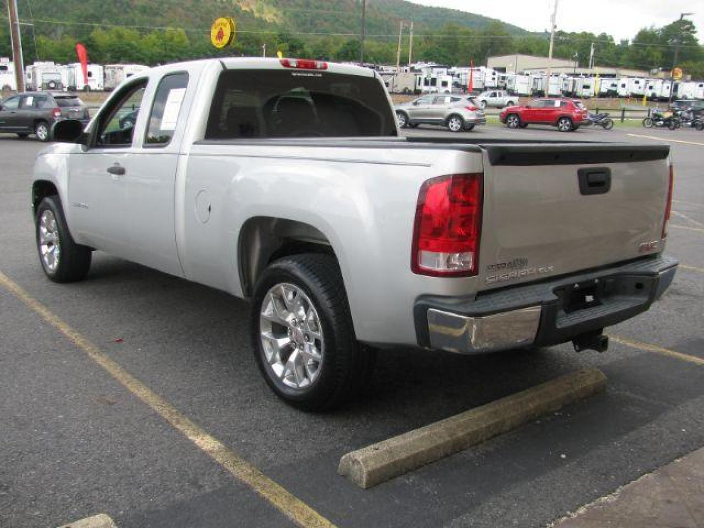 2011 Silver GMC Sierra 1500 SLE Ext. Cab 2WD (1GTR1VE02BZ) with an 5.3L V8 OHV 16V FFV engine, 6-Speed Automatic transmission, located at 2443 Albert Pike, Hot Springs, AR, 71913, (501) 623-6255, 34.492222, -93.109993 - Photo#2
