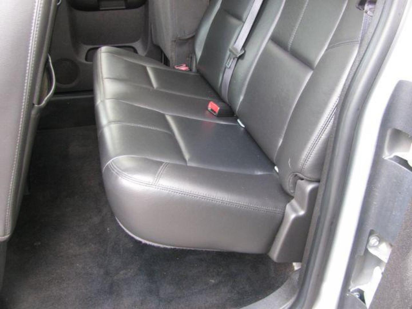 2011 Silver GMC Sierra 1500 SLE Ext. Cab 2WD (1GTR1VE02BZ) with an 5.3L V8 OHV 16V FFV engine, 6-Speed Automatic transmission, located at 2443 Albert Pike, Hot Springs, AR, 71913, (501) 623-6255, 34.492222, -93.109993 - Photo#8