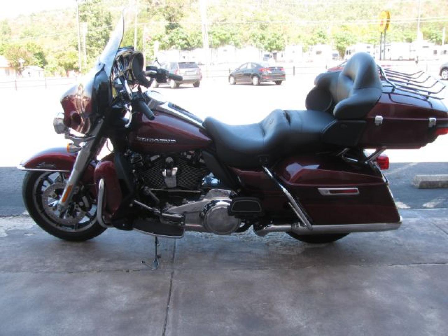 2017 Maroon Harley-Davidson FLHTK Ultra (1HD1KED16HB) with an 1750CC engine, located at 2443 Albert Pike, Hot Springs, AR, 71913, (501) 623-6255, 34.492222, -93.109993- Photo#4