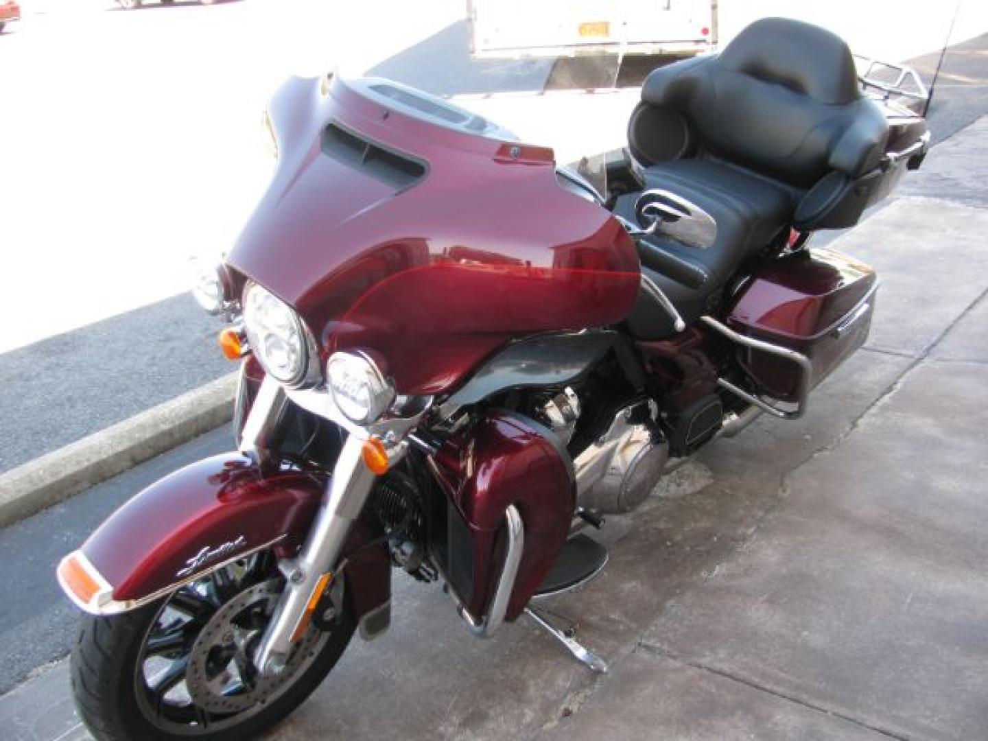 2017 Maroon Harley-Davidson FLHTK Ultra (1HD1KED16HB) with an 1750CC engine, located at 2443 Albert Pike, Hot Springs, AR, 71913, (501) 623-6255, 34.492222, -93.109993- Photo#5