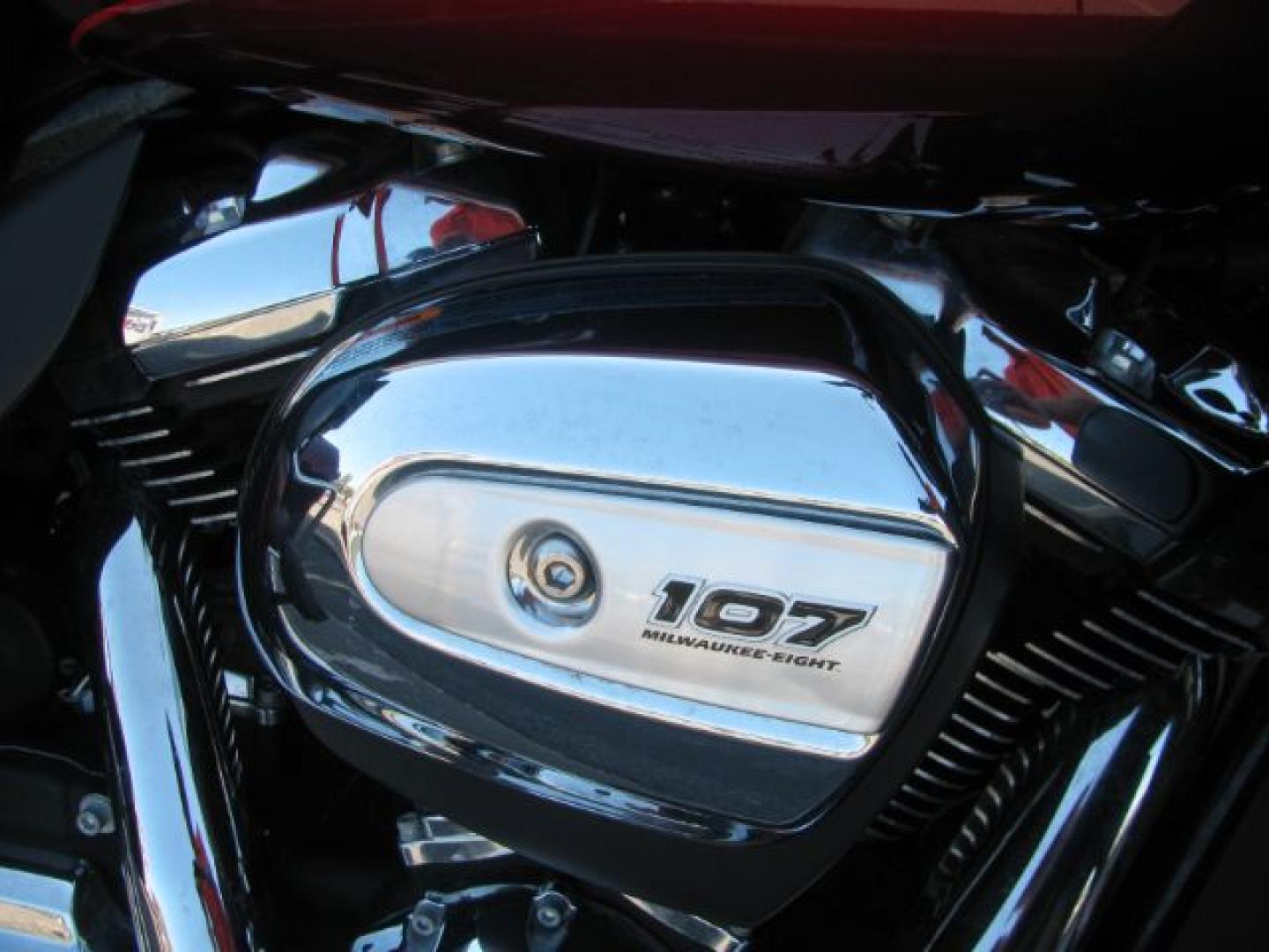 2017 Maroon Harley-Davidson FLHTK Ultra (1HD1KED16HB) with an 1750CC engine, located at 2443 Albert Pike, Hot Springs, AR, 71913, (501) 623-6255, 34.492222, -93.109993- Photo#7