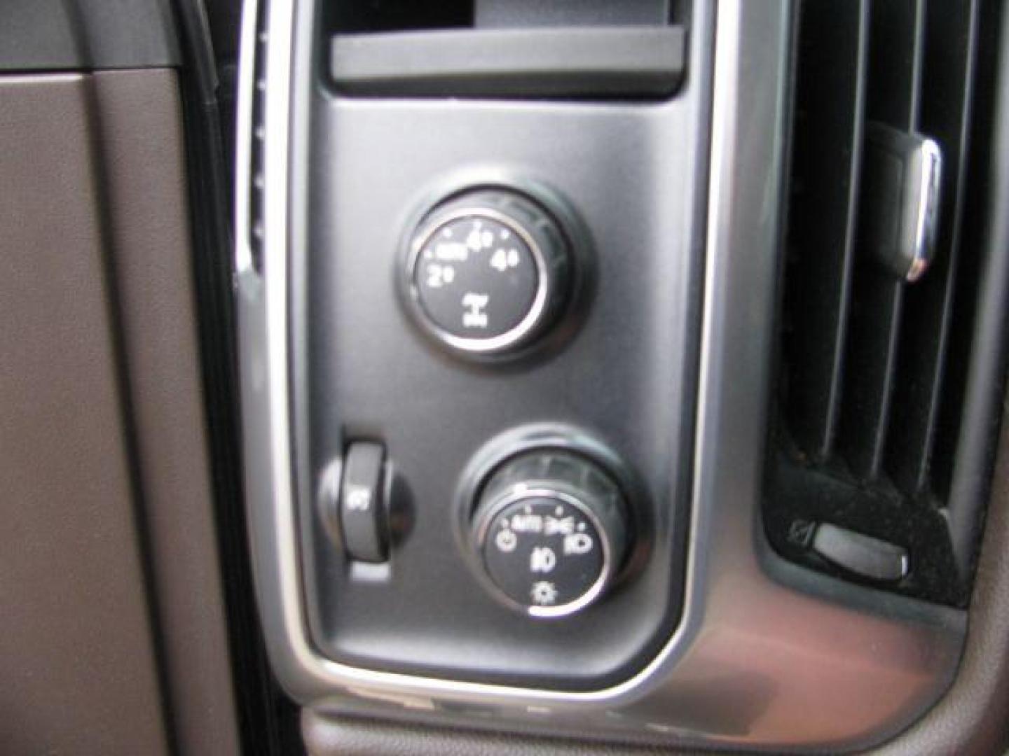 2014 Black Chevrolet Silverado 1500 1LZ Crew Cab 4WD (3GCUKSEC4EG) with an 5.3L V8 OHV 16V engine, 6-Speed Automatic transmission, located at 2443 Albert Pike, Hot Springs, AR, 71913, (501) 623-6255, 34.492222, -93.109993 - Photo#10