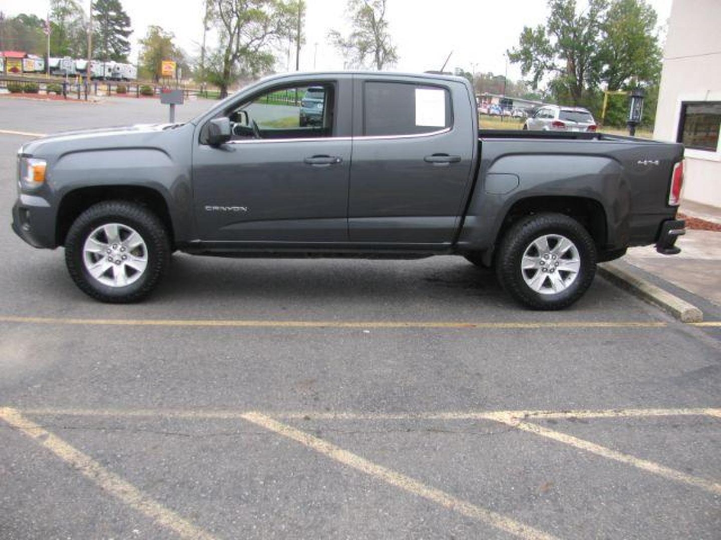 2016 Gray GMC Canyon SLE Crew Cab 4WD (1GTG6CE35G1) with an 3.6L V6 DOHC 24V engine, 6-Speed Automatic transmission, located at 2443 Albert Pike, Hot Springs, AR, 71913, (501) 623-6255, 34.492222, -93.109993 - Photo#1