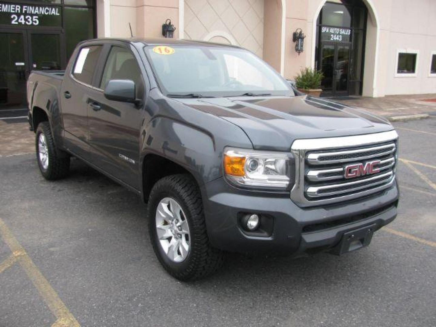 2016 Gray GMC Canyon SLE Crew Cab 4WD (1GTG6CE35G1) with an 3.6L V6 DOHC 24V engine, 6-Speed Automatic transmission, located at 2443 Albert Pike, Hot Springs, AR, 71913, (501) 623-6255, 34.492222, -93.109993 - Photo#5