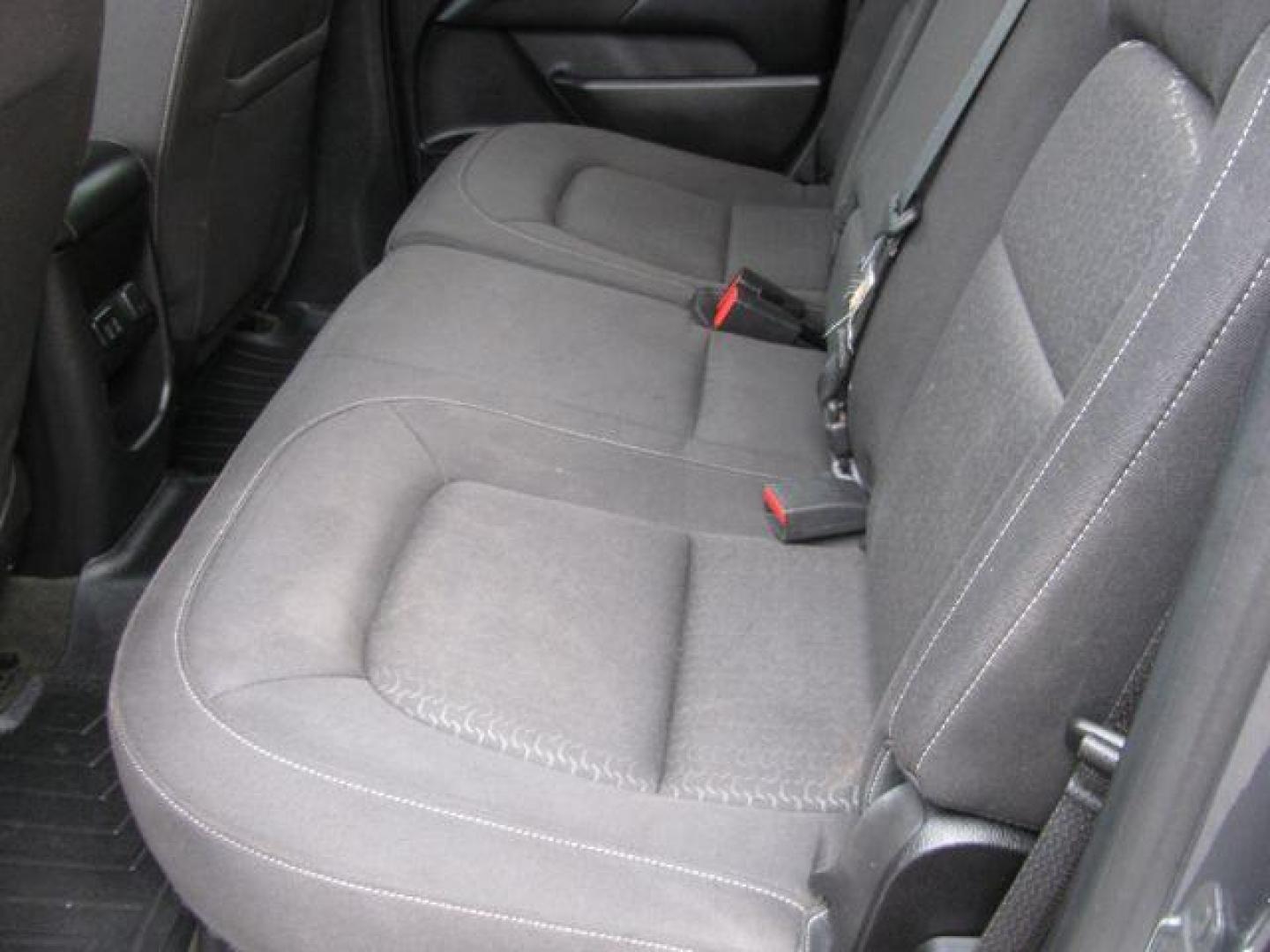 2016 Gray GMC Canyon SLE Crew Cab 4WD (1GTG6CE35G1) with an 3.6L V6 DOHC 24V engine, 6-Speed Automatic transmission, located at 2443 Albert Pike, Hot Springs, AR, 71913, (501) 623-6255, 34.492222, -93.109993 - Photo#7