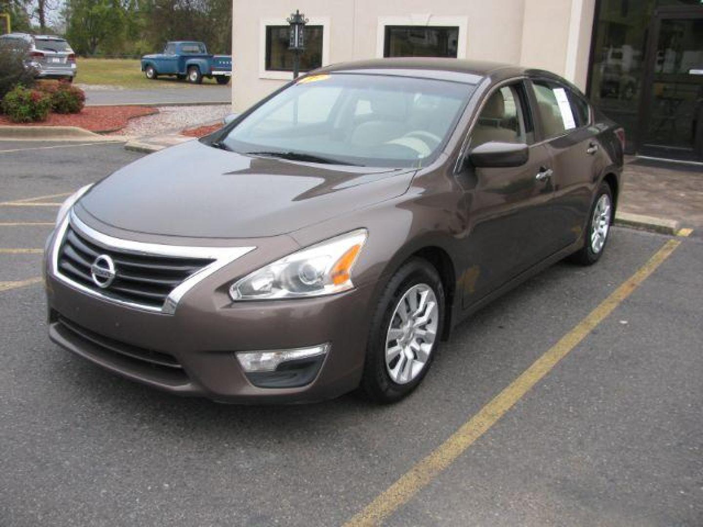 2015 Tan Nissan Altima 2.5 (1N4AL3AP2FN) with an 2.5L L4 DOHC 16V engine, Continuously Variable Transmission transmission, located at 2443 Albert Pike, Hot Springs, AR, 71913, (501) 623-6255, 34.492222, -93.109993 - Photo#0