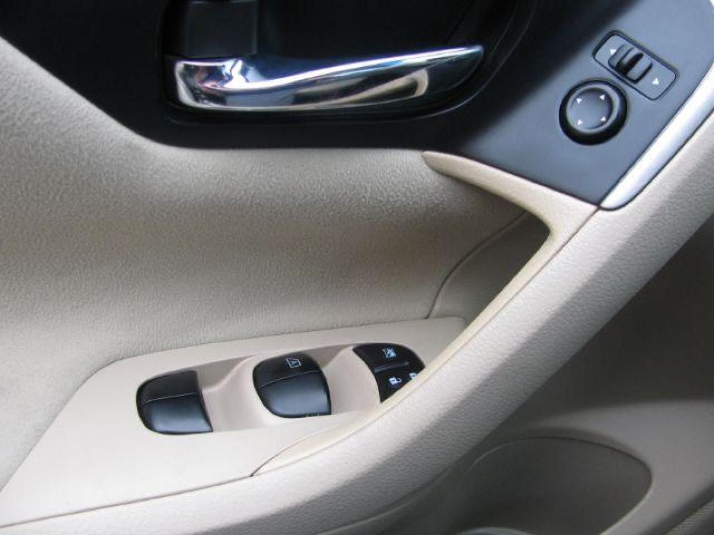 2015 Tan Nissan Altima 2.5 (1N4AL3AP2FN) with an 2.5L L4 DOHC 16V engine, Continuously Variable Transmission transmission, located at 2443 Albert Pike, Hot Springs, AR, 71913, (501) 623-6255, 34.492222, -93.109993 - Photo#10