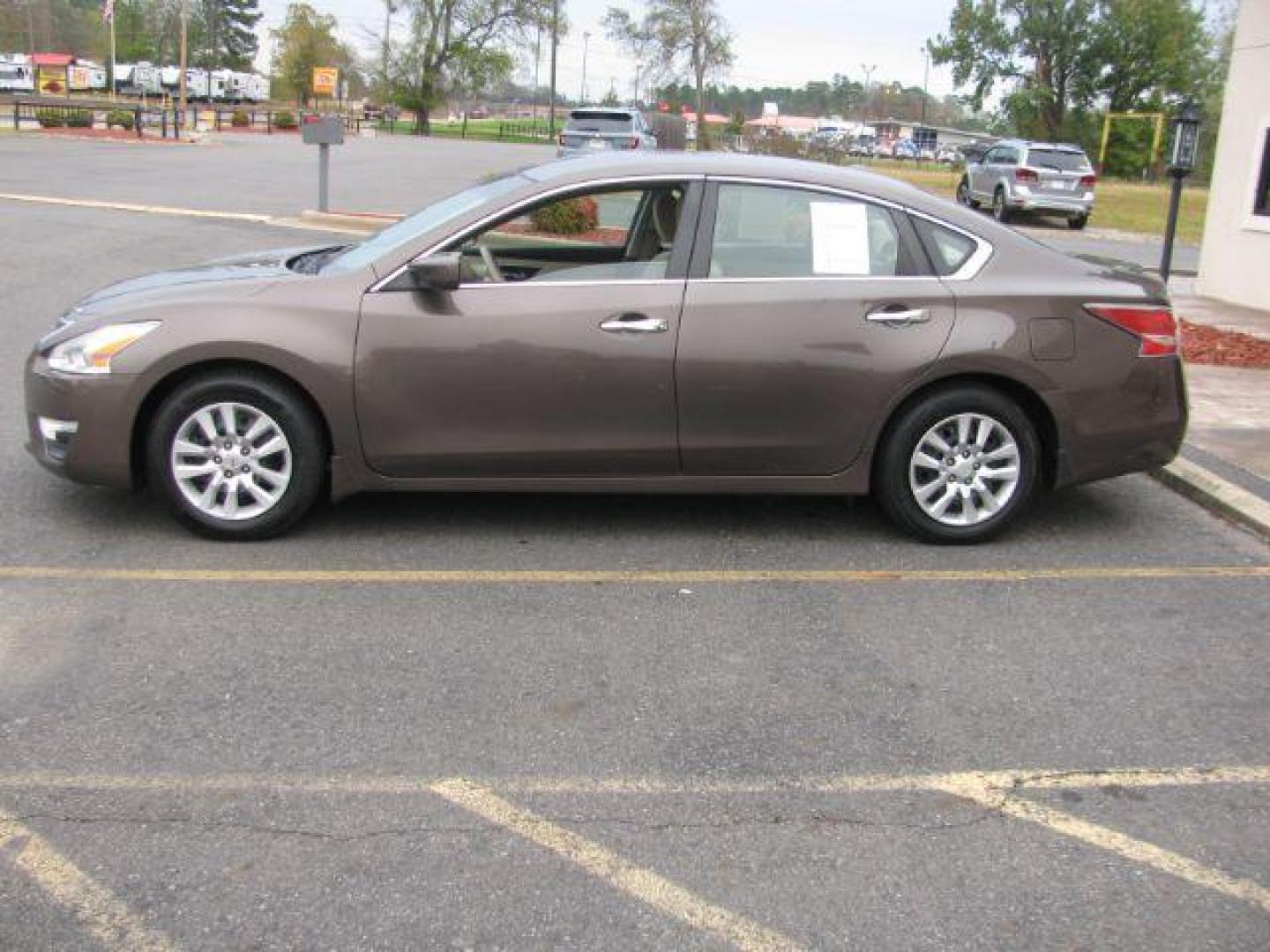 2015 Tan Nissan Altima 2.5 (1N4AL3AP2FN) with an 2.5L L4 DOHC 16V engine, Continuously Variable Transmission transmission, located at 2443 Albert Pike, Hot Springs, AR, 71913, (501) 623-6255, 34.492222, -93.109993 - Photo#1