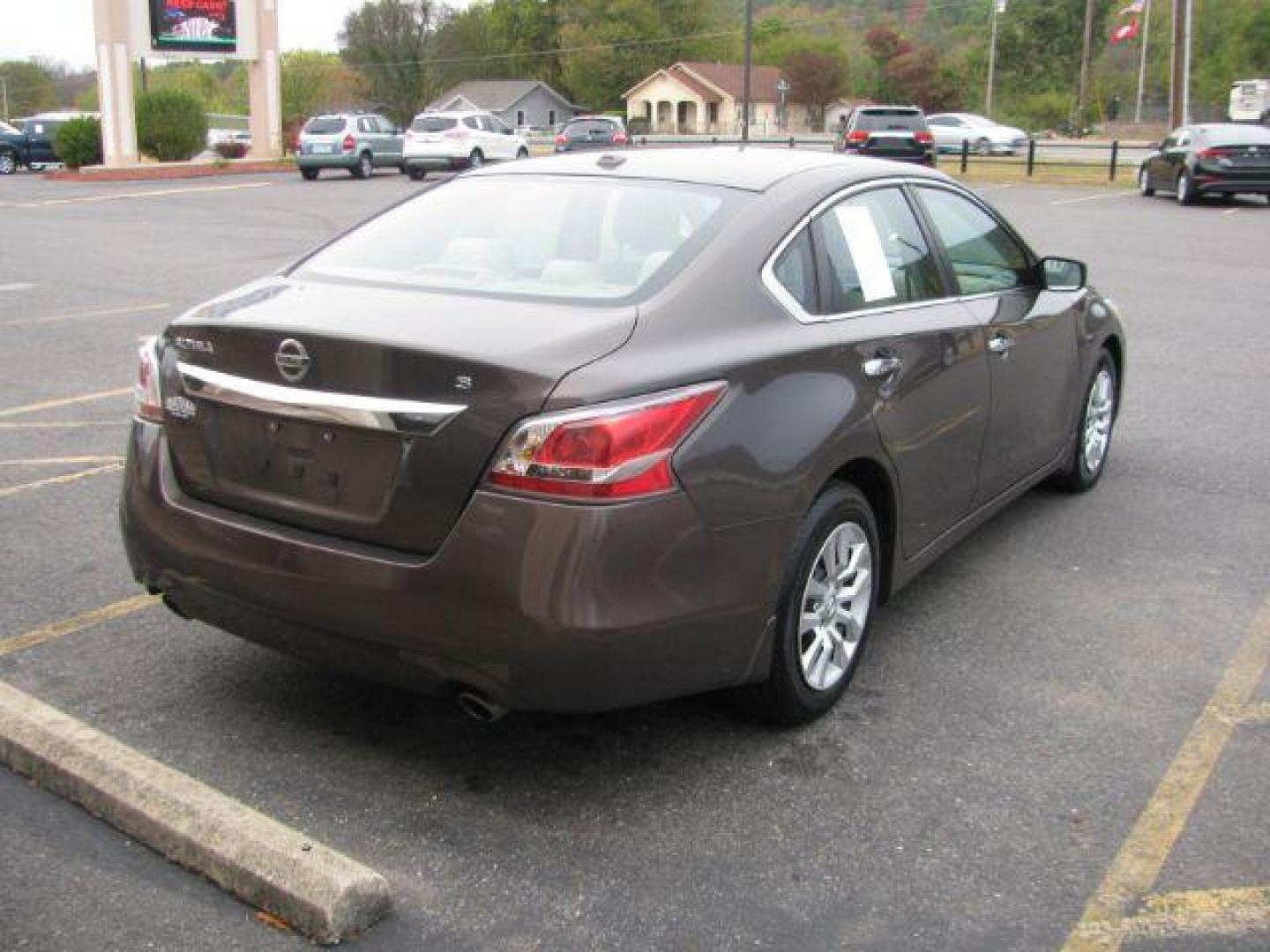 2015 Tan Nissan Altima 2.5 (1N4AL3AP2FN) with an 2.5L L4 DOHC 16V engine, Continuously Variable Transmission transmission, located at 2443 Albert Pike, Hot Springs, AR, 71913, (501) 623-6255, 34.492222, -93.109993 - Photo#3