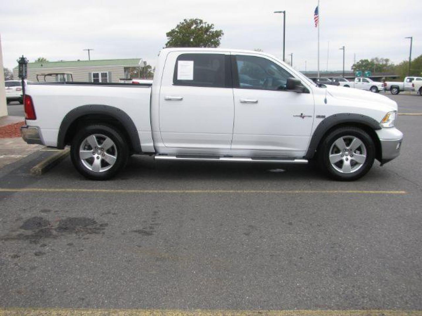 2012 White RAM 1500 SLT Crew Cab 2WD (1C6RD6LT0CS) with an 5.7L V8 OHV 16V engine, 6-Speed Automatic transmission, located at 2443 Albert Pike, Hot Springs, AR, 71913, (501) 623-6255, 34.492222, -93.109993 - Photo#5