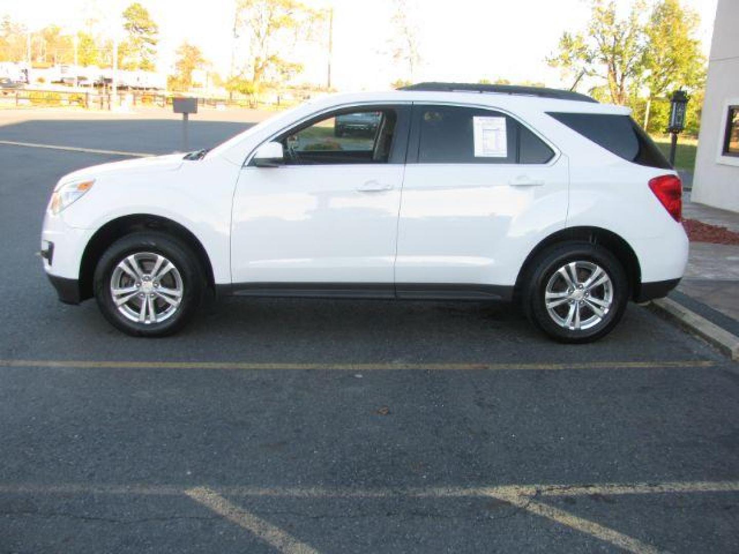2013 White Chevrolet Equinox 1LT 2WD (2GNALDEK5D1) with an 2.4L L4 DOHC 16V engine, 6-Speed Automatic transmission, located at 2443 Albert Pike, Hot Springs, AR, 71913, (501) 623-6255, 34.492222, -93.109993 - Photo#1