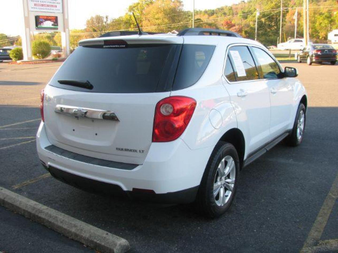 2013 White Chevrolet Equinox 1LT 2WD (2GNALDEK5D1) with an 2.4L L4 DOHC 16V engine, 6-Speed Automatic transmission, located at 2443 Albert Pike, Hot Springs, AR, 71913, (501) 623-6255, 34.492222, -93.109993 - Photo#3