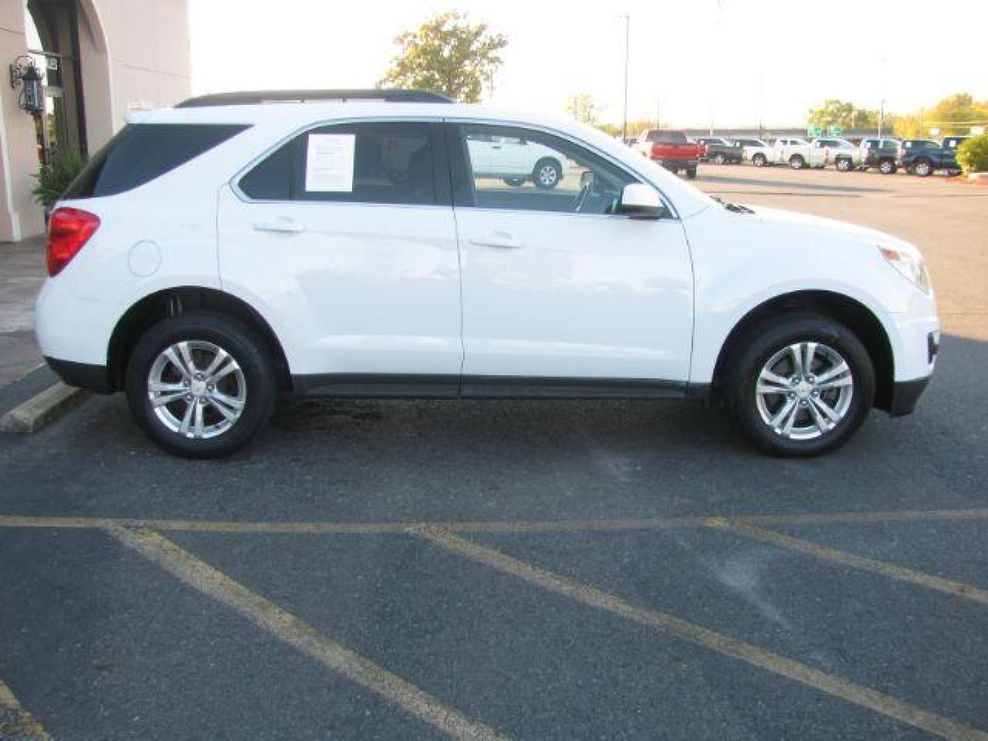 2013 White Chevrolet Equinox 1LT 2WD (2GNALDEK5D1) with an 2.4L L4 DOHC 16V engine, 6-Speed Automatic transmission, located at 2443 Albert Pike, Hot Springs, AR, 71913, (501) 623-6255, 34.492222, -93.109993 - Photo#4