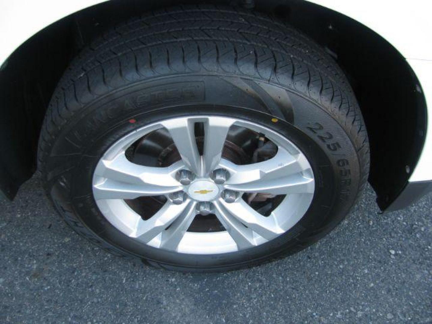 2013 White Chevrolet Equinox 1LT 2WD (2GNALDEK5D1) with an 2.4L L4 DOHC 16V engine, 6-Speed Automatic transmission, located at 2443 Albert Pike, Hot Springs, AR, 71913, (501) 623-6255, 34.492222, -93.109993 - Photo#6