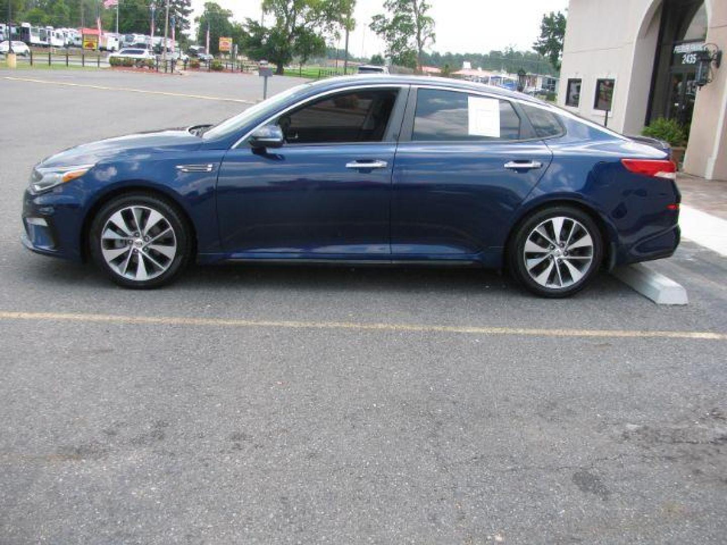 2019 Blue Kia Optima LX (5XXGT4L3XKG) with an 2.4L L4 DOHC 16V engine, 6-Speed Automatic transmission, located at 2443 Albert Pike, Hot Springs, AR, 71913, (501) 623-6255, 34.492222, -93.109993 - Photo#1