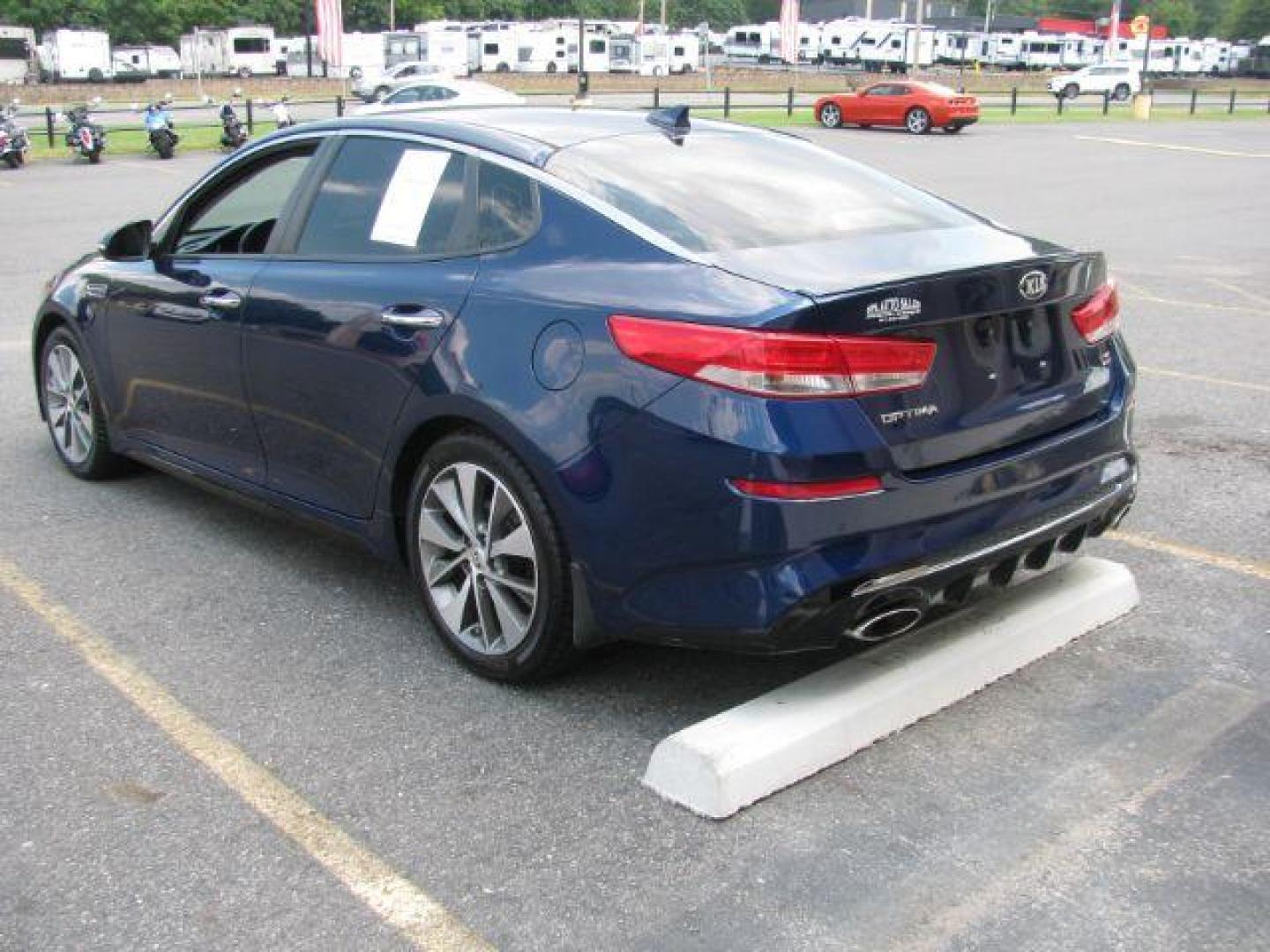 2019 Blue Kia Optima LX (5XXGT4L3XKG) with an 2.4L L4 DOHC 16V engine, 6-Speed Automatic transmission, located at 2443 Albert Pike, Hot Springs, AR, 71913, (501) 623-6255, 34.492222, -93.109993 - Photo#2