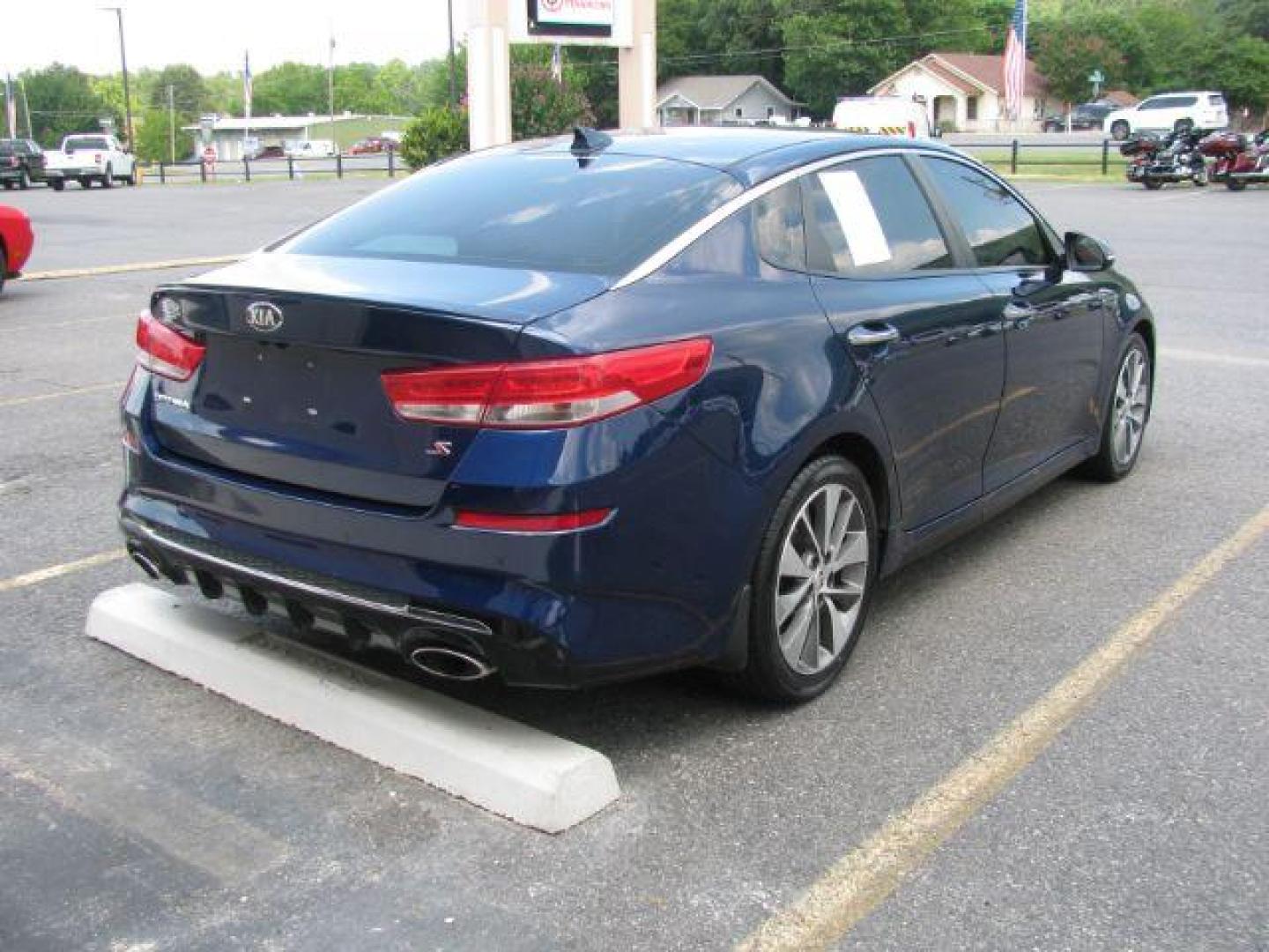 2019 Blue Kia Optima LX (5XXGT4L3XKG) with an 2.4L L4 DOHC 16V engine, 6-Speed Automatic transmission, located at 2443 Albert Pike, Hot Springs, AR, 71913, (501) 623-6255, 34.492222, -93.109993 - Photo#3