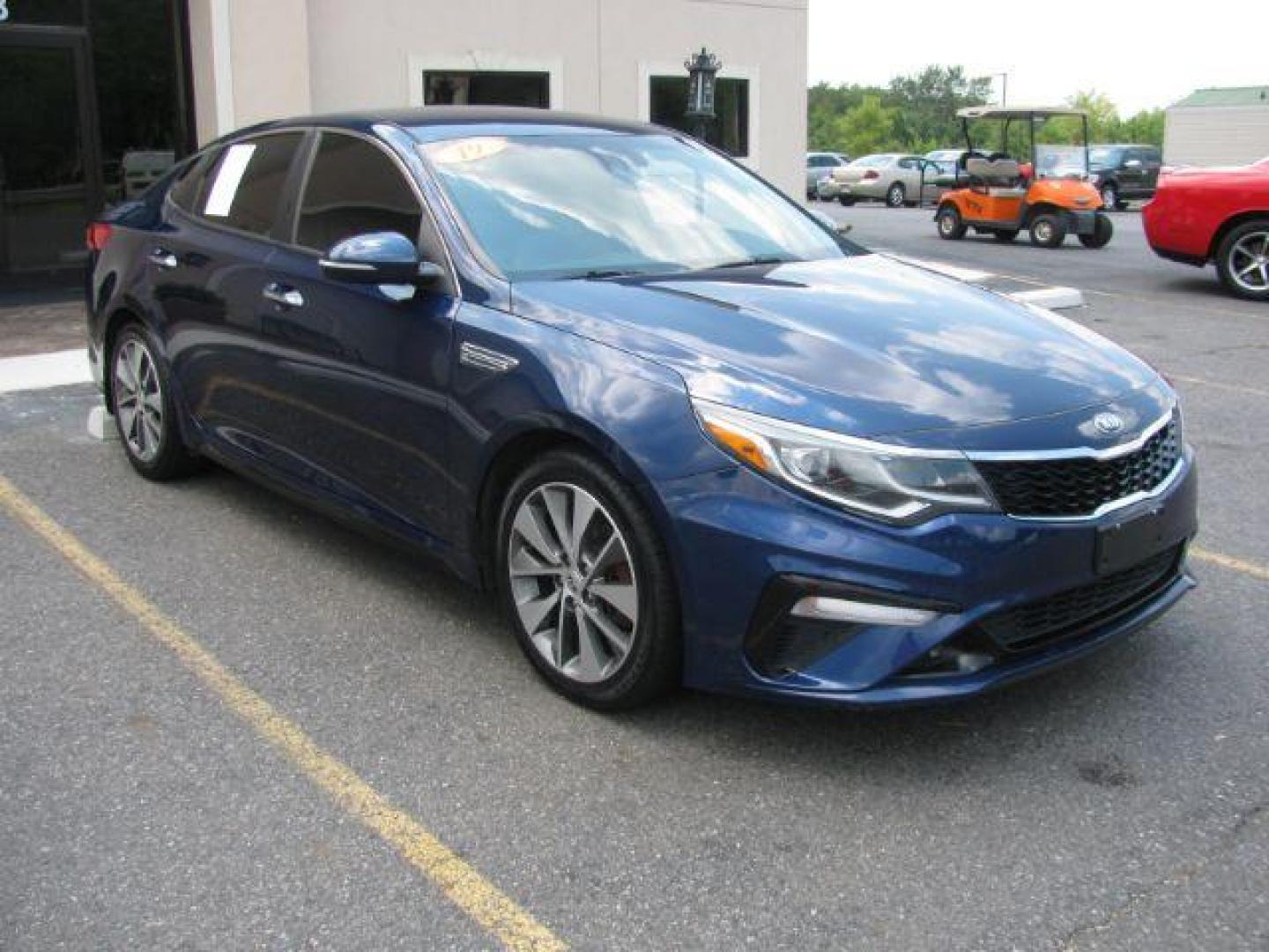 2019 Blue Kia Optima LX (5XXGT4L3XKG) with an 2.4L L4 DOHC 16V engine, 6-Speed Automatic transmission, located at 2443 Albert Pike, Hot Springs, AR, 71913, (501) 623-6255, 34.492222, -93.109993 - Photo#5