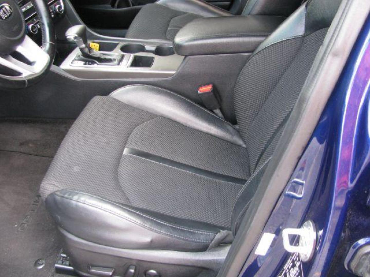 2019 Blue Kia Optima LX (5XXGT4L3XKG) with an 2.4L L4 DOHC 16V engine, 6-Speed Automatic transmission, located at 2443 Albert Pike, Hot Springs, AR, 71913, (501) 623-6255, 34.492222, -93.109993 - Photo#8