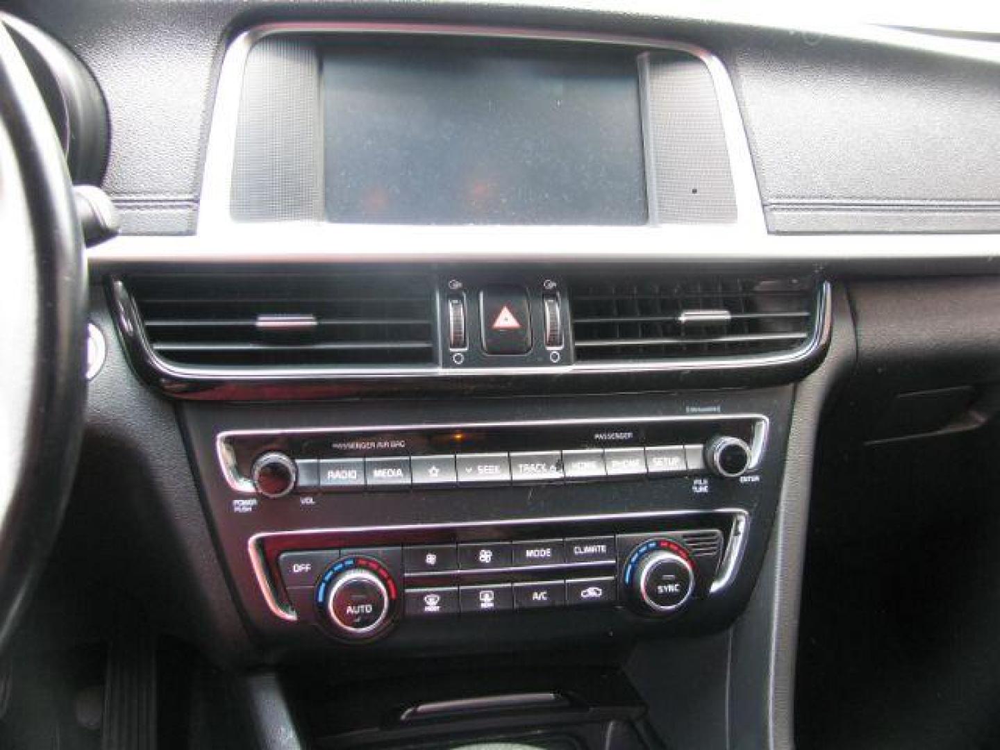 2019 Blue Kia Optima LX (5XXGT4L3XKG) with an 2.4L L4 DOHC 16V engine, 6-Speed Automatic transmission, located at 2443 Albert Pike, Hot Springs, AR, 71913, (501) 623-6255, 34.492222, -93.109993 - Photo#9
